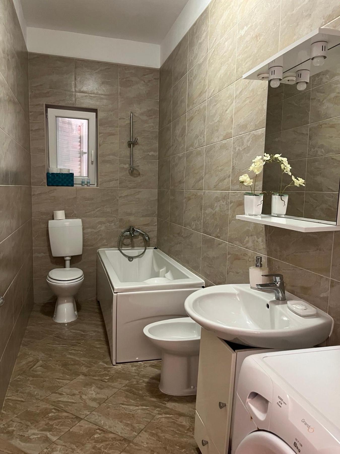 סנג' Apartments Mediterano מראה חיצוני תמונה
